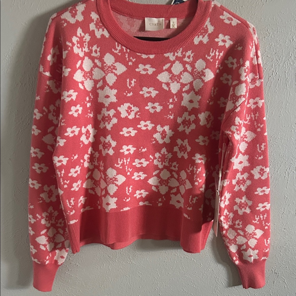 Tag Women's Coral and Cream Floral Sweater